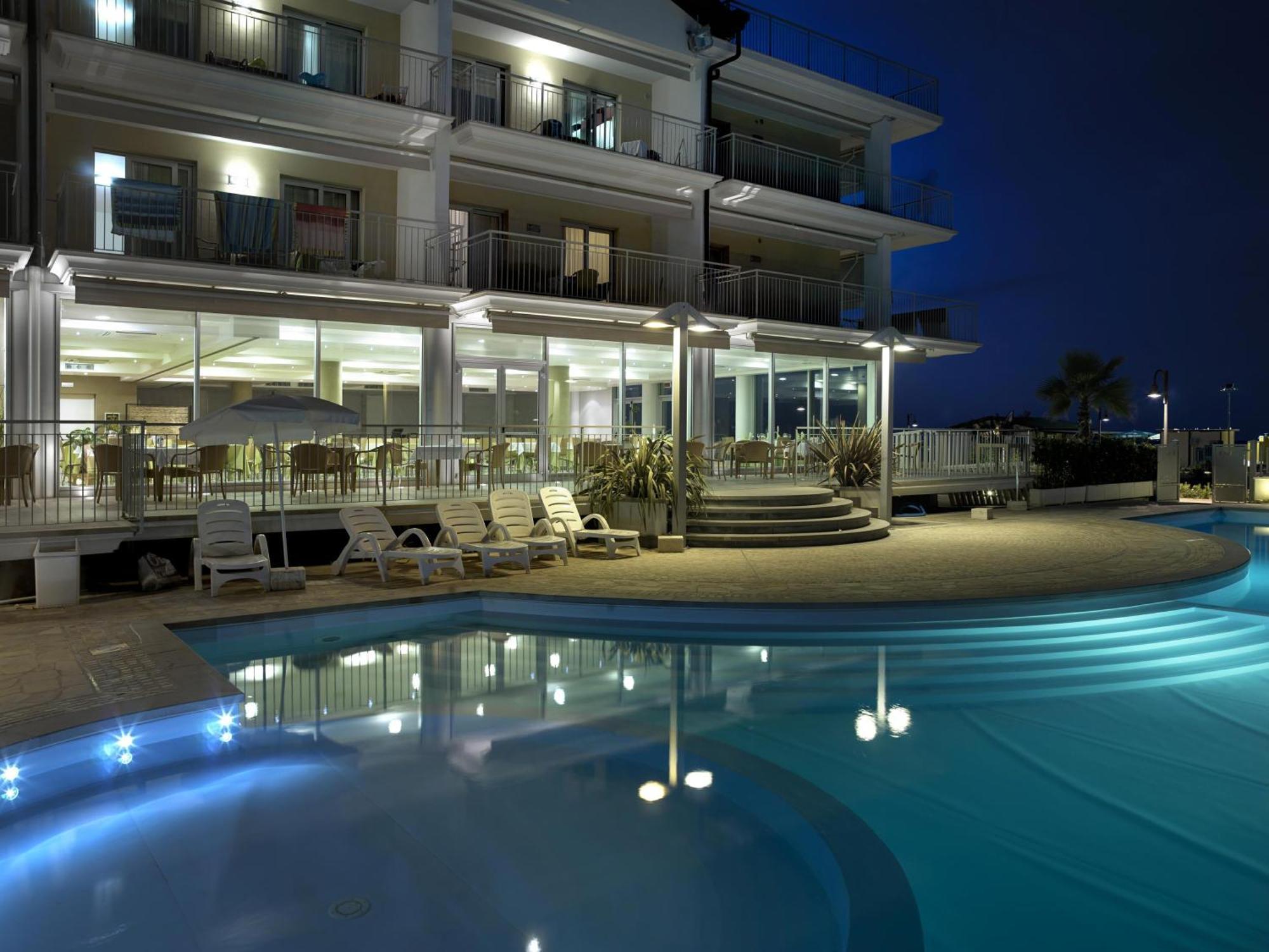Aparthotel Casa Del Mar à Roseto Degli Abruzzi Extérieur photo
